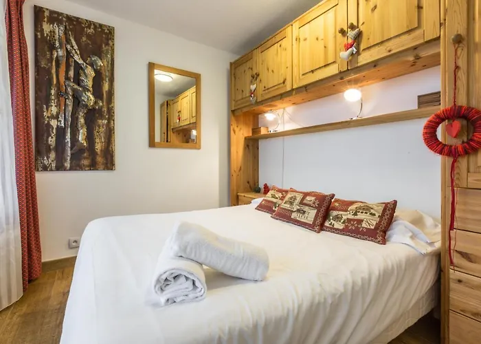 Mummery 1 - Walk To Piste Шамони