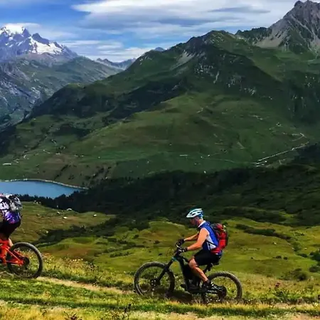 Mummery 1 - Walk To Piste Chamonix